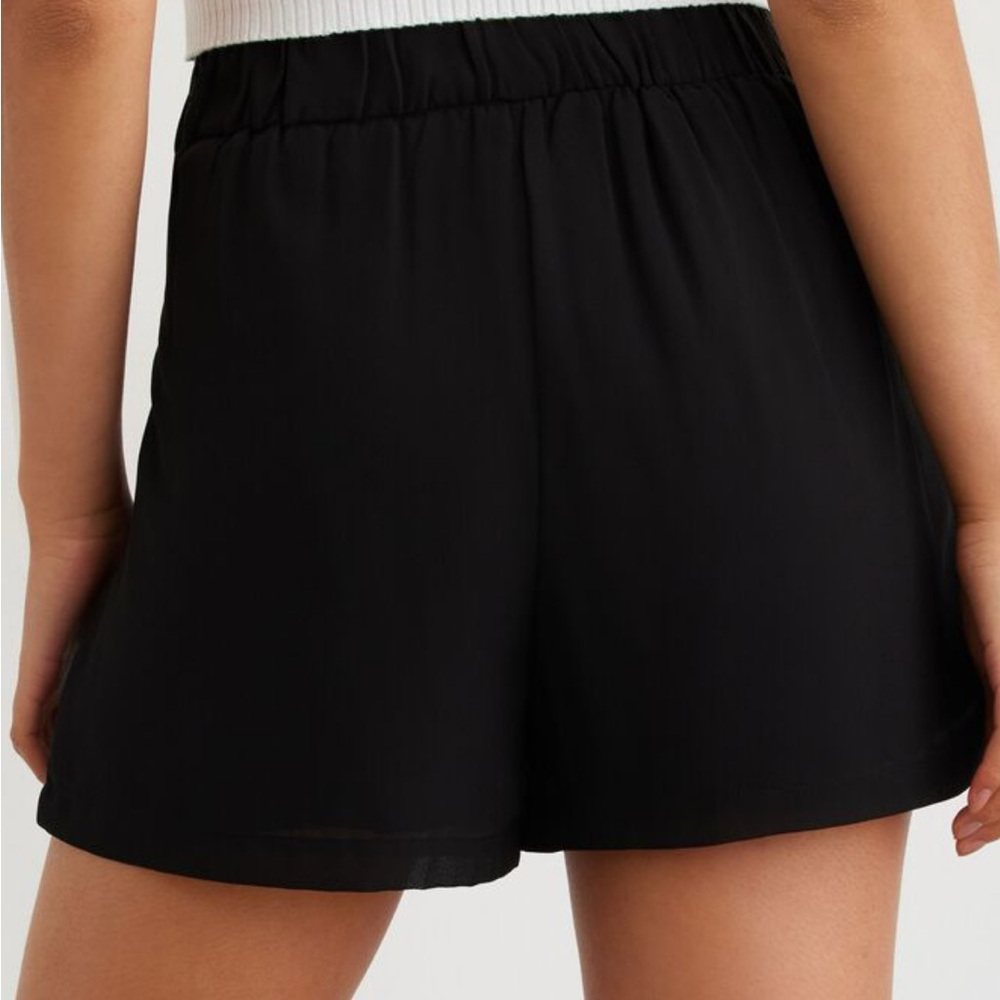 Dynamite | Black Short - Picture 2 of 7
